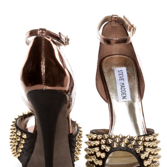 Smoking hot black and bronze studded peep toe shoe - Picture 2 of 8